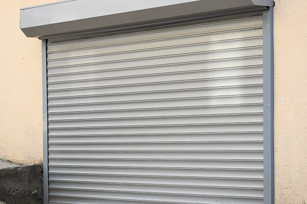 Redőnyök: az épületek energiahatékonyságának „láthatatlan őre”.