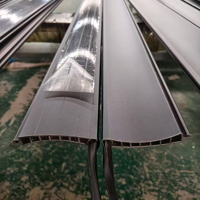 Elektromos redőnyös garázskapuk